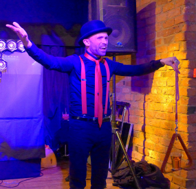 Paul Thomas - Street busker magician