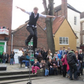 Jamie Ben - street Juggler and performer