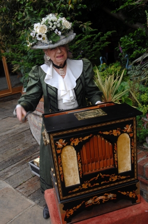Penny Arcadia - Old Tyme Street Barrel Organ
